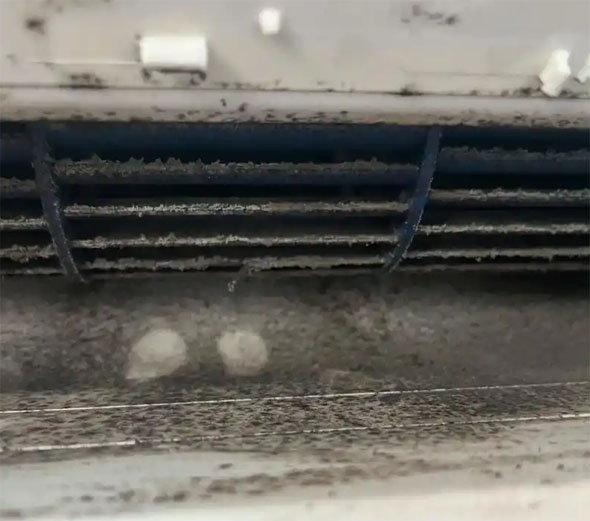 赤壁空调吹的风有股烧焦味是怎么回事